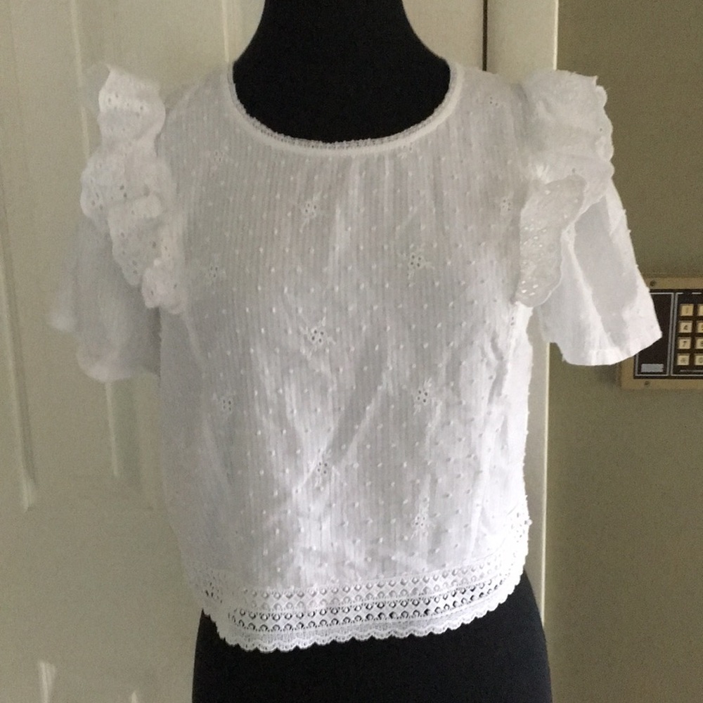 BELTAINE  WOMENS WHITE EYLET TOP